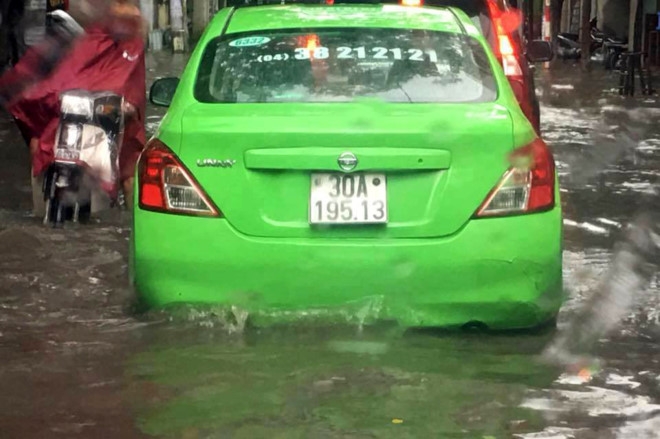 Cay do, duong ngap o Ha Noi sau con mua ngan hinh anh 1