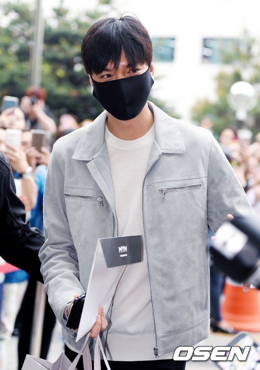 Fan xep hang dai tien Lee Min Ho len duong nhap ngu hinh anh 5