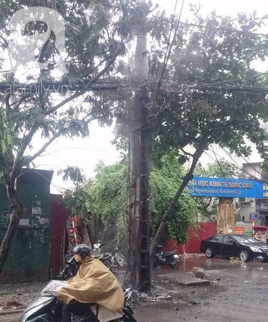 Hà Nội: Cột điện bốc cháy đúng lúc trời mưa, nhiều người hoảng loạn tháo chạy - Ảnh 2.