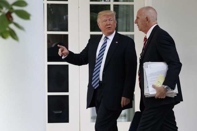  Tổng thống Trump và cố vấn thân cận Keith Schiller. (Ảnh: AP) 