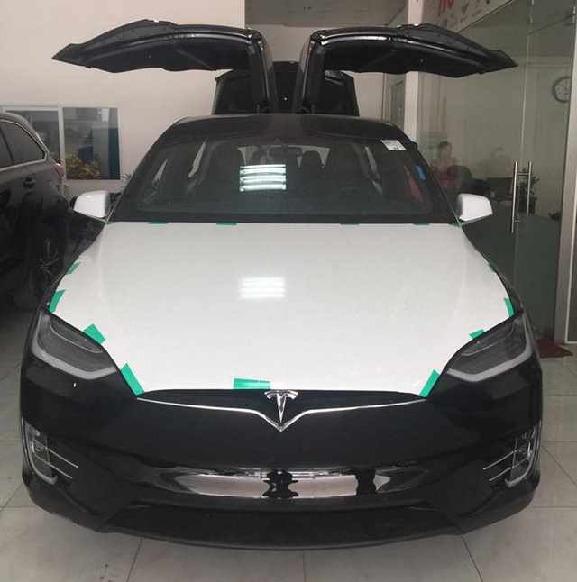 Tesla Model X P100D đầu tiên tại Việt Nam xuất hiện ở Hà Nội - Ảnh 1.