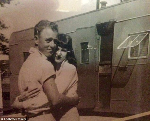 Cụ ông 84 nắm tay cụ bà 82 và cùng qua đời - chuyện tình hiếm thấy không phải trên phim - Ảnh 1. Cụ ông 84 nắm tay cụ bà 82 và cùng qua đời - chuyện tình hiếm thấy không phải trên phim - Ảnh 1.