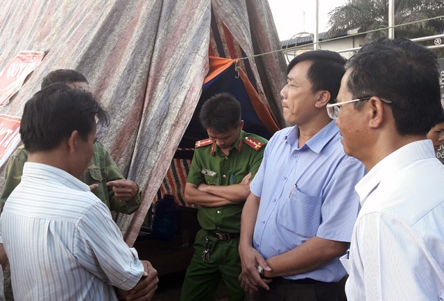 dak nong: hang chuc nguoi dan “vay” nha may san xuat go hinh anh 4
