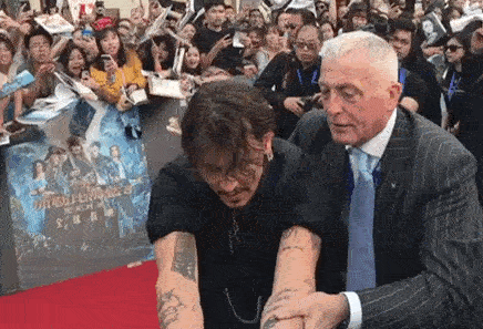 Fan Trung Quoc phat cuong khi Johnny Depp va Orlando Bloom xuat hien hinh anh 3