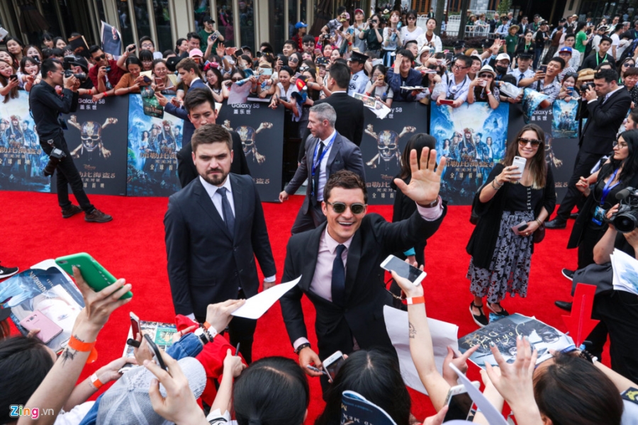 Fan Trung Quoc phat cuong khi Johnny Depp va Orlando Bloom xuat hien hinh anh 4