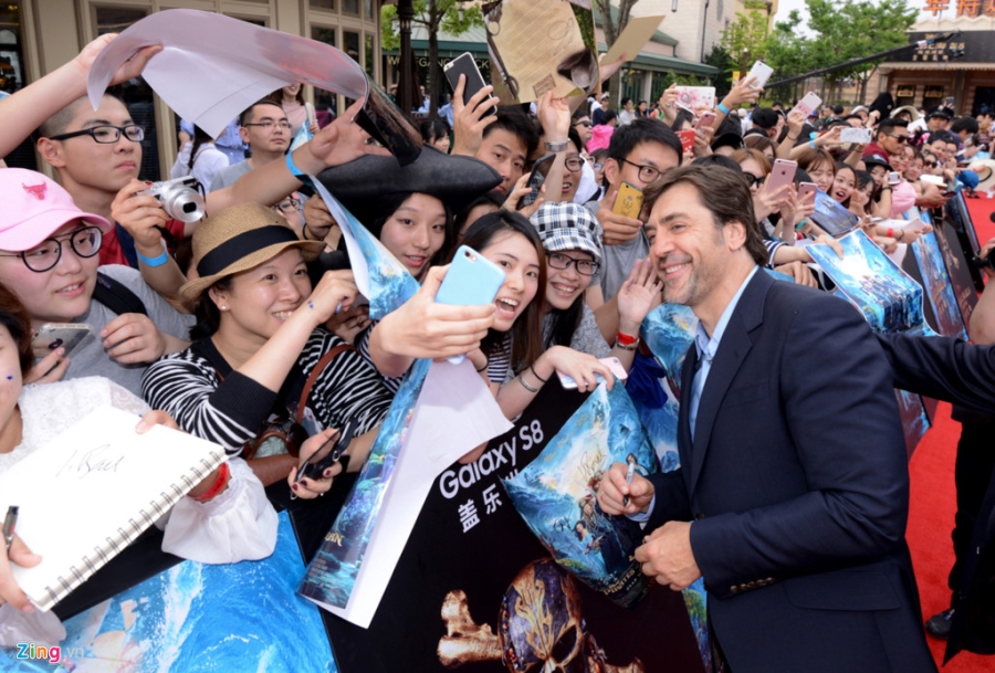 Fan Trung Quoc phat cuong khi Johnny Depp va Orlando Bloom xuat hien hinh anh 8