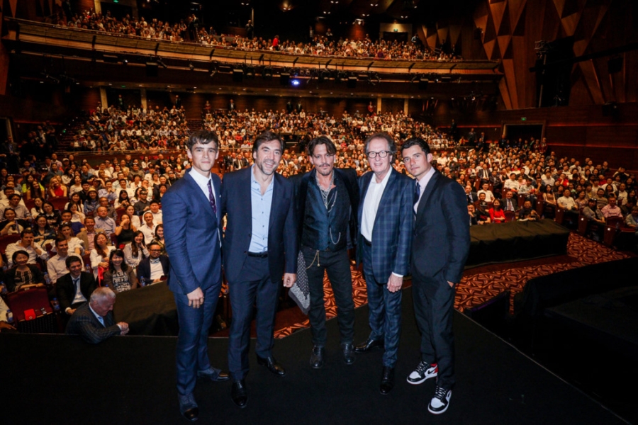 Fan Trung Quoc phat cuong khi Johnny Depp va Orlando Bloom xuat hien hinh anh 12