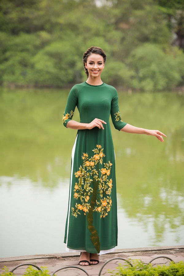 vua-den-ha-noi-hoa-hau-phap-da-mac-ao-dai-dao-ho-guom-7