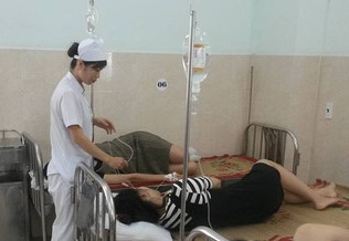 26 khach du lich o Cat Ba nhap vien, nghi bi ngo doc hai san hinh anh 1