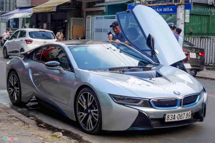 BMW i8 doc nhat cua thieu gia ve so Soc Trang tai xuat o Sai Gon hinh anh 2