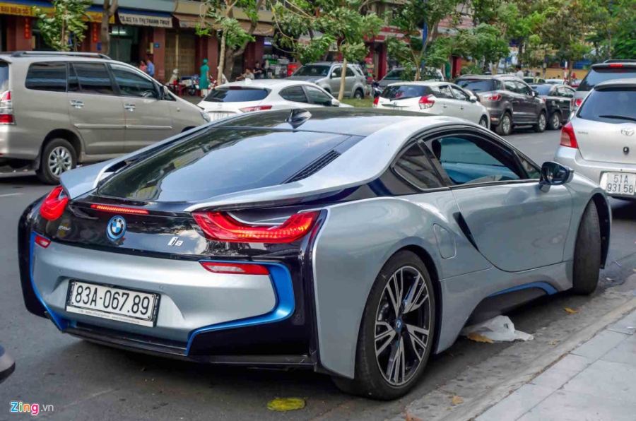 BMW i8 doc nhat cua thieu gia ve so Soc Trang tai xuat o Sai Gon hinh anh 4