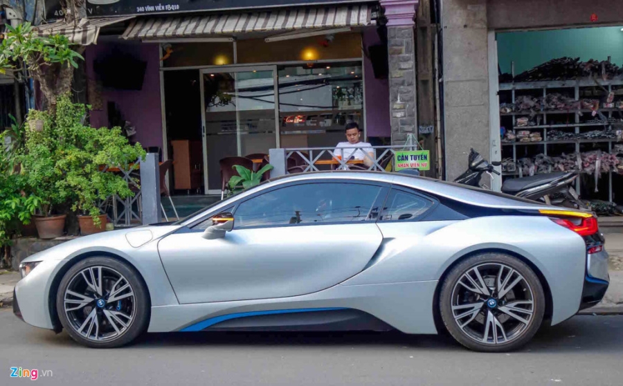 BMW i8 doc nhat cua thieu gia ve so Soc Trang tai xuat o Sai Gon hinh anh 5