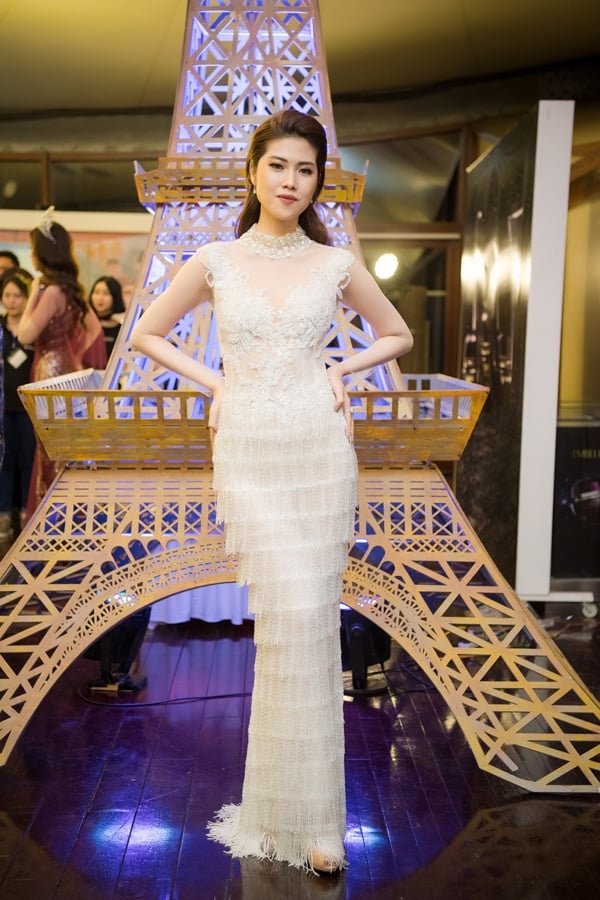Siêu mẫu Thu Hằng