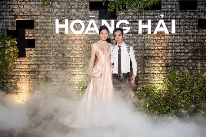 dan-hoa-hau-long-lay-di-xem-show-thoi-trang-cua-ntk-hoang-hai-9