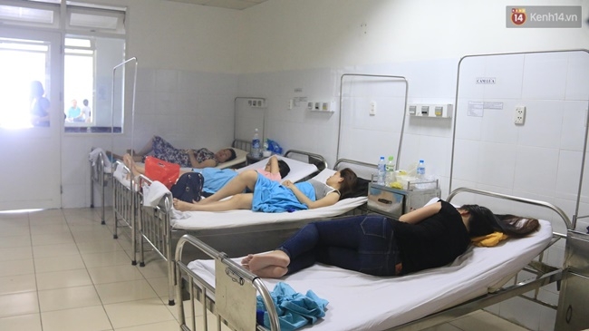 Đà Nẵng: 17 người nhập viện nghi do ngộ độc thực phẩm sau khi ăn cơm gà - Ảnh 1.