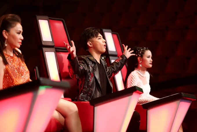 giong-ca-phi-gioi-tinh-bi-loai-khoi-the-voice-2017-10