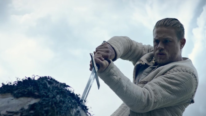 Charlie Hunnam tuy nổi tiếng tại Anh nhưng lại là tên tuổi ít được biết tới ở Mỹ /// Ảnh: Warner Bros.