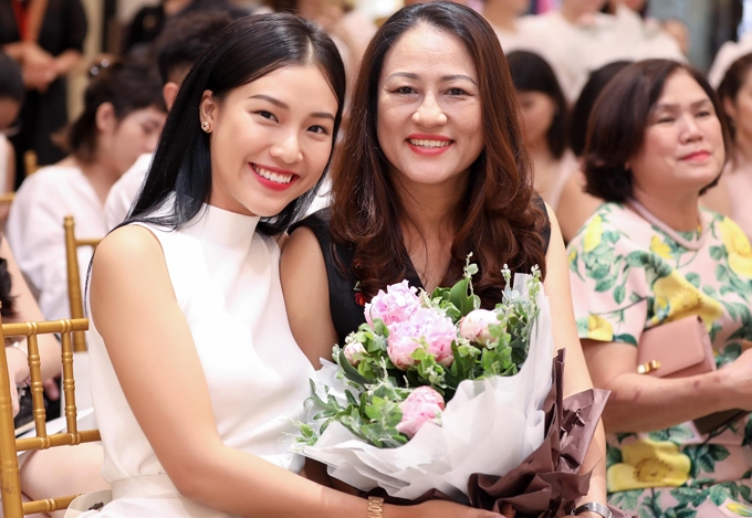 le-thuy-tiet-lo-duoc-me-chong-rat-cung-chieu-7