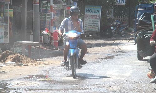 manh-khoe-cua-nai-cho-thuoc-la-lau-o-vung-bien-gioi-2