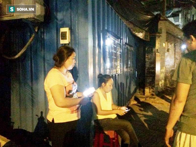 Nhóm giang hồ dùng hung khí tấn công 1 gia đình ở Sài Gòn - Ảnh 1.
