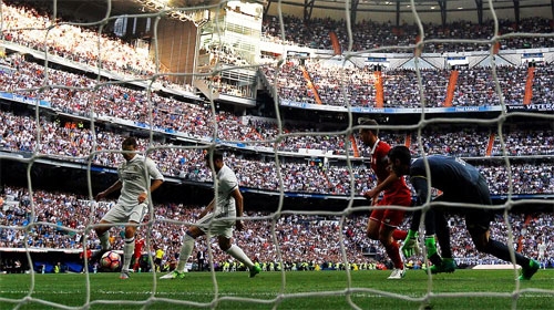 ronaldo-lap-cu-dup-real-de-bep-sevilla-1