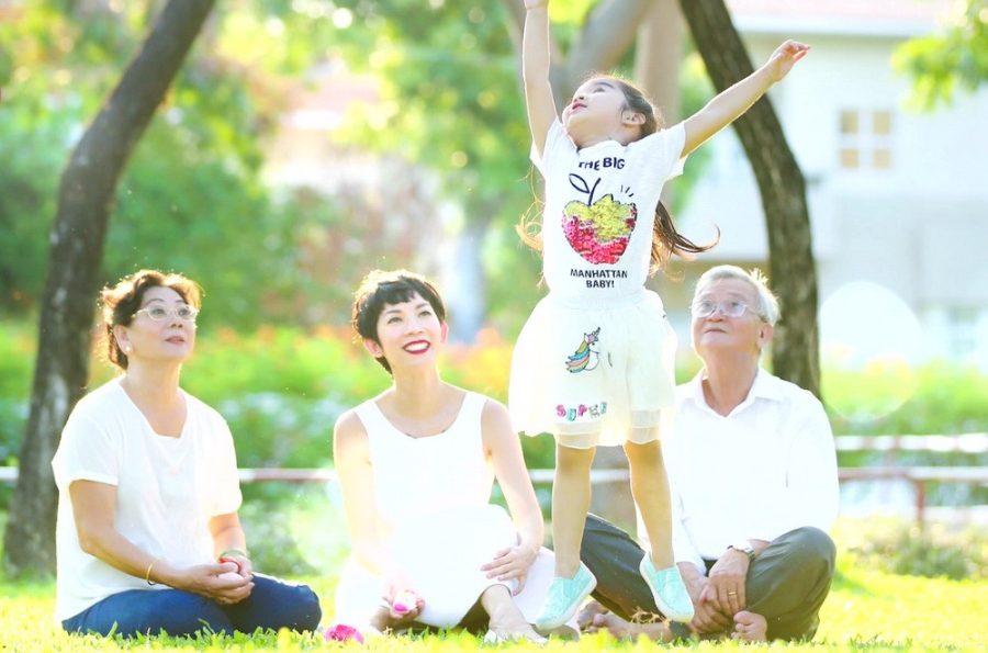 Xuan Lan xot xa khi con gai hoi 'vi sao bo bo con' hinh anh 5