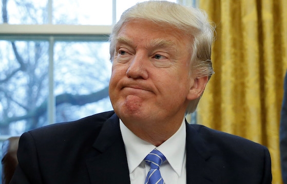 Dang Dan chu quyet chan duong Trump bo nhiem tan giam doc FBI hinh anh 1