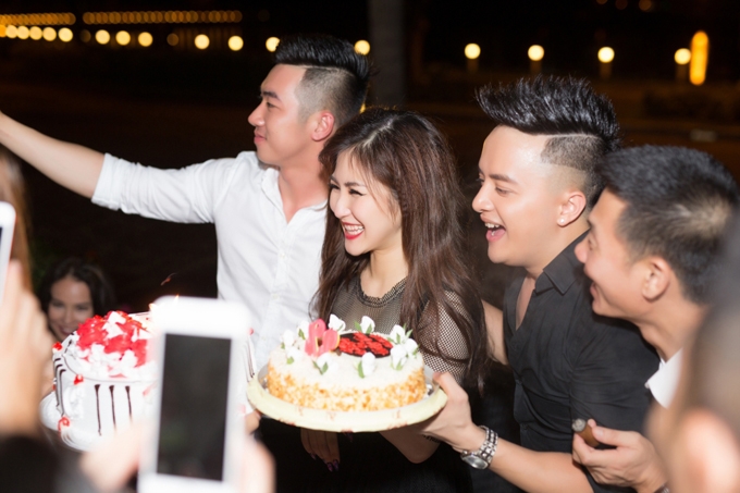 huong-tram-don-sinh-nhat-tuoi-22-ben-cao-thai-son-3