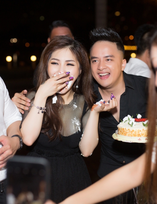 huong-tram-don-sinh-nhat-tuoi-22-ben-cao-thai-son-6