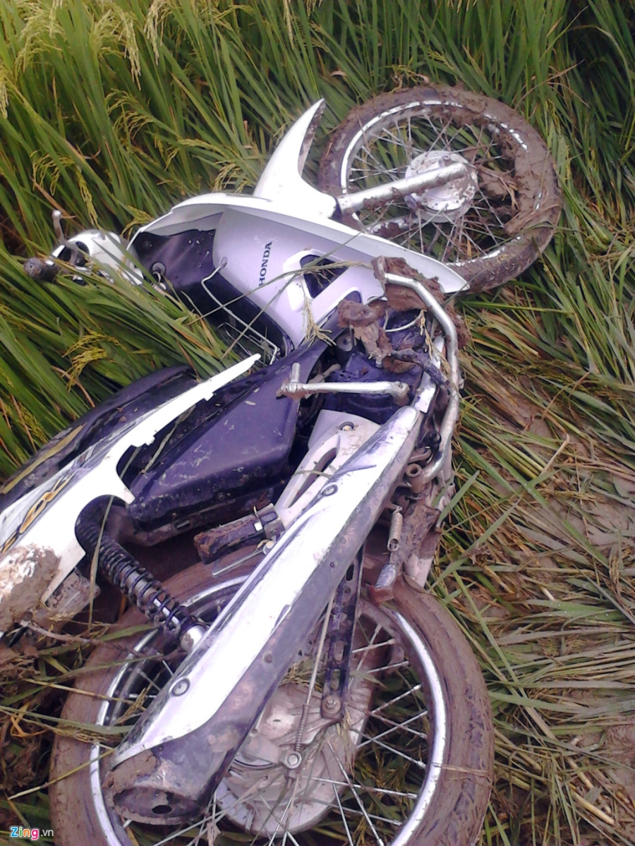 Khoanh ruong bi cay nat khi xe Camry tong chet 3 nam sinh hinh anh 4