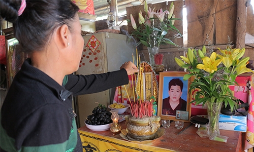 nhung-cuoc-dung-do-canh-sat-cua-nai-thuoc-la-lau