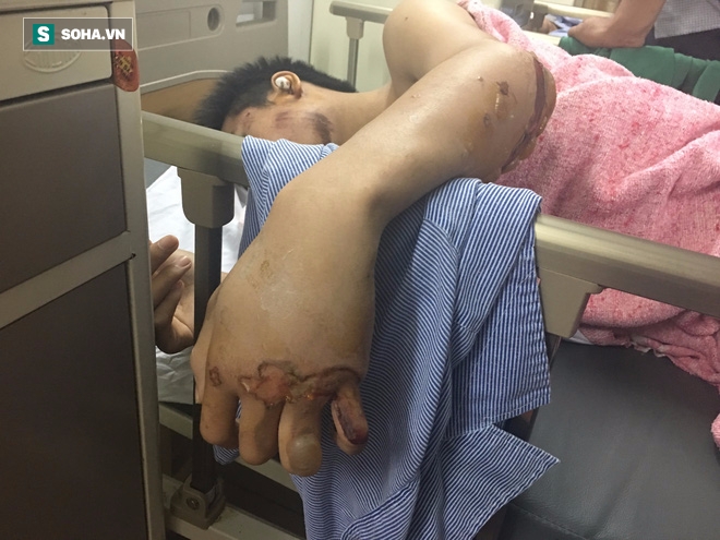 Vụ ô tô Camry đâm 7 học sinh thương vong: Người thân ra hiện trường không nhận dạng được cháu mình - Ảnh 4.