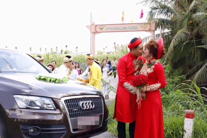 'Hot boy tra sua' cuoi o que, ruoc dau bang xe sang hinh anh 1