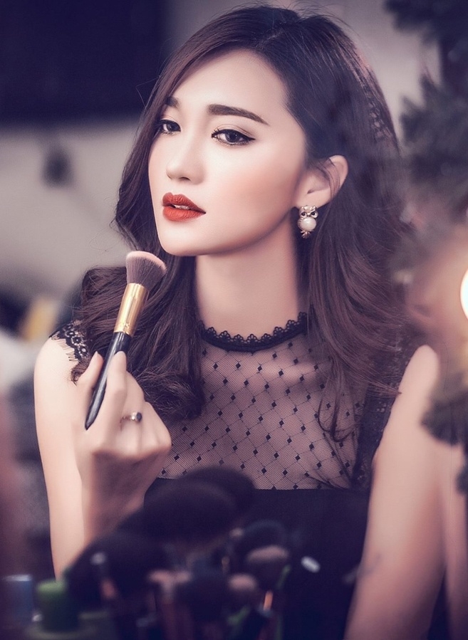 Lễ tân 9x từng gây sốt mạng xã hội thi Hoa hậu Hoàn vũ