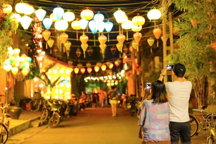 Loat anh check-in Hoi An: Dong duc nhung khong xo bo hinh anh 2