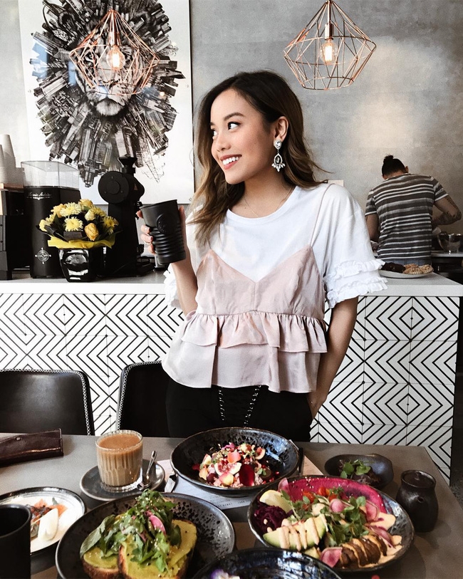 Nếu không muốn bùng cháy trong đợt nắng nóng thì các nàng nhớ tránh xa 4 kiểu trang phục này nhé - Ảnh 8.