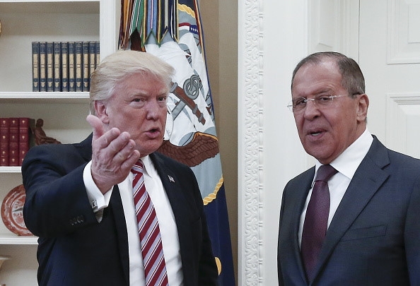 Trump co bi luan toi khi tiet lo tin tinh bao voi Nga? hinh anh 1