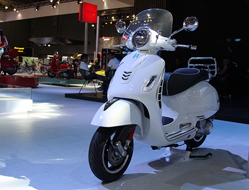 vespa-gts-300-super-doi-thu-moi-cua-honda-sh300i-tai-viet-nam