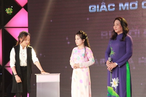 hat mai uoc mo: giam khao cam phuc nguoi co hat vi chau trai suy than giai doan cuoi - 20