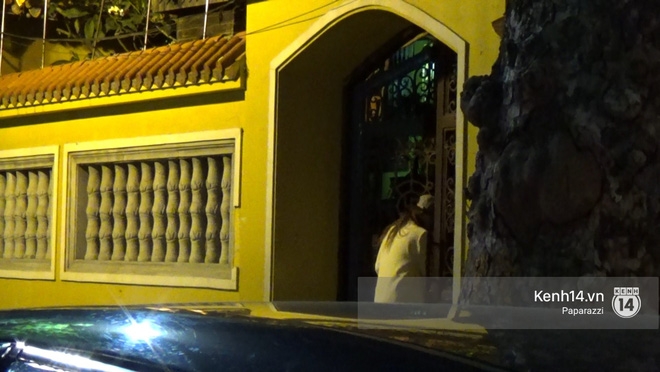 Hương Giang Idol bịt khẩu trang kín mít, xuất hiện chớp nhoáng ở chùa Quán Sứ giữa đêm muộn - Ảnh 6.