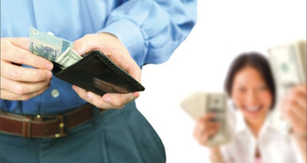 Nghiên cứu nói rằng: Chồng càng nộp nhiều lương cho vợ, gia đình càng hạnh phúc