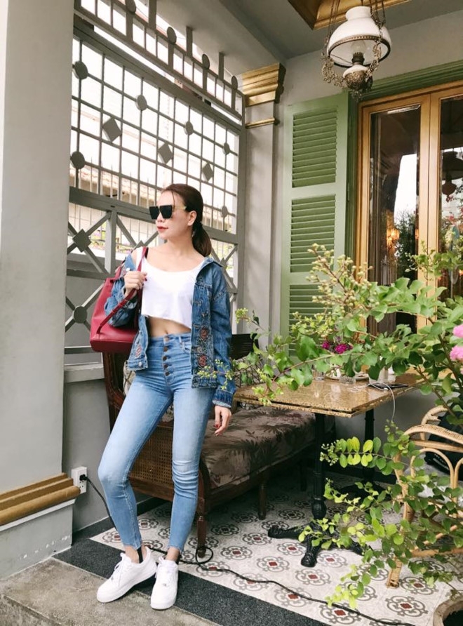 Sao Viet quay lai voi mot quan skinny khoe chan dai thang tap hinh anh 2