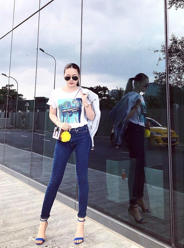 Sao Viet quay lai voi mot quan skinny khoe chan dai thang tap hinh anh 4