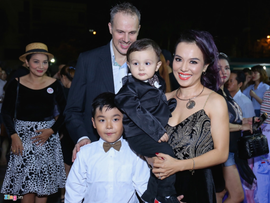 Sau tai nan, Johnny Tri Nguyen lai xe phan khoi lon di ra mat phim hinh anh 8