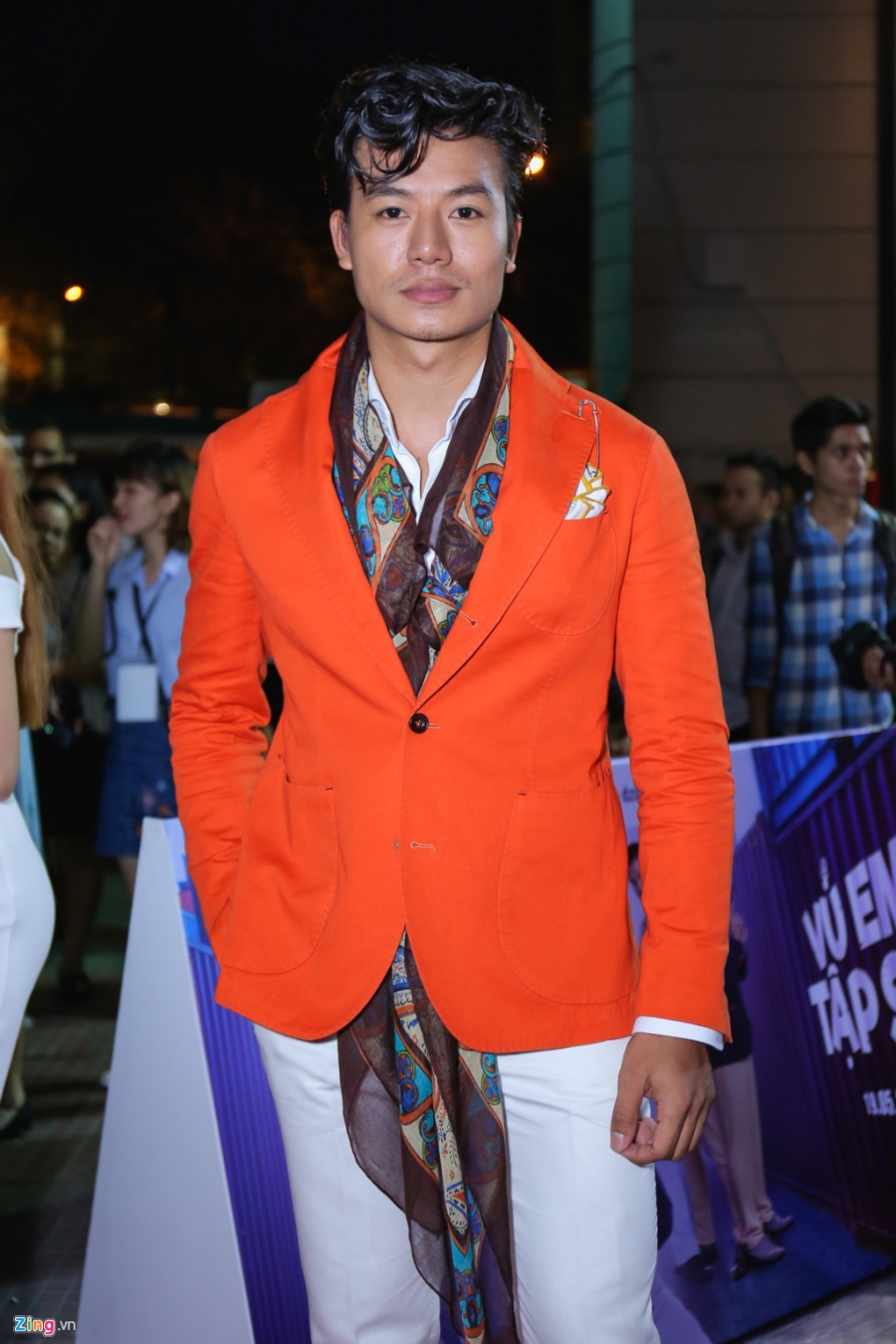 Sau tai nan, Johnny Tri Nguyen lai xe phan khoi lon di ra mat phim hinh anh 10