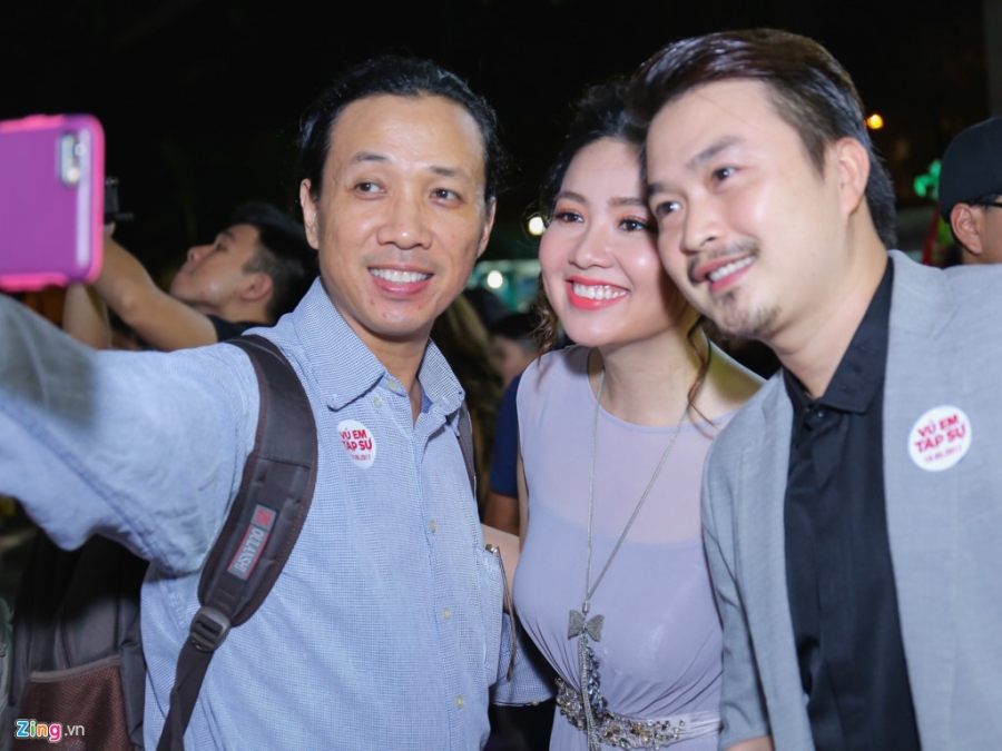 Sau tai nan, Johnny Tri Nguyen lai xe phan khoi lon di ra mat phim hinh anh 12