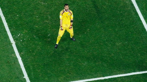 Sergio Romero thay the De Gea Chiquito khong he be nho hinh anh