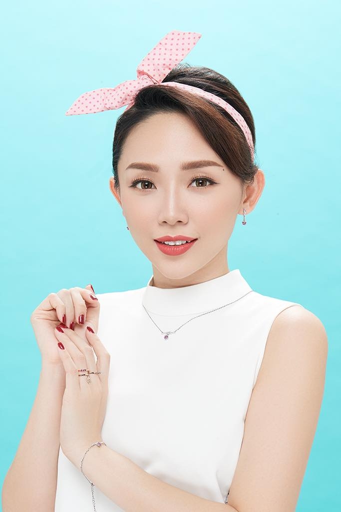 ca si toc tien thang than dap tra anti fan len mat day doi hinh anh 1