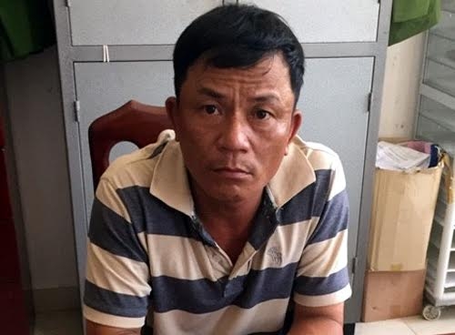 rinh-nguoi-rut-tien-o-ngan-hang-de-trom-hang-tram-trieu-dong