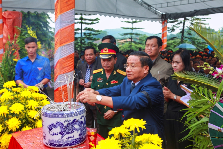 Xuc dong tai le an tang 12 hai cot liet si hy sinh tai Lao ve dat me hinh anh 6